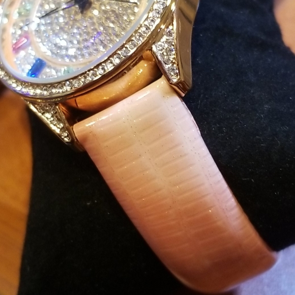 Watch - Picture 2 of 4